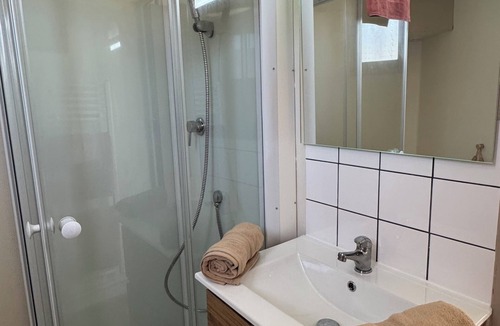 Luc-sur-Mer Apartment | Chez Sylviane apt Rez-de-Chaussée 200 m from the sea