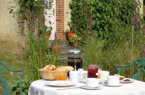 Lathus-Saint-Remy House | Chez Tartaud