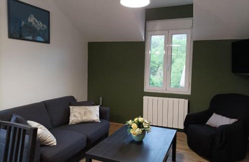 Savignac-les-Ormeaux Apartment | Chez Thythy - 8 La Capelette