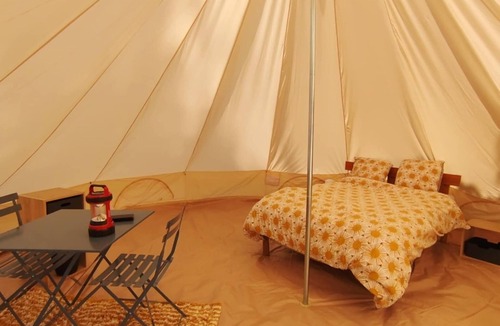 Pierrefonds Cabin | Chez Tombivouac