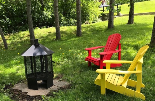 Notre-Dame-Auxiliatrice-de-Buckland House | Chez-Vous au Village: Calm, confort & full amenities