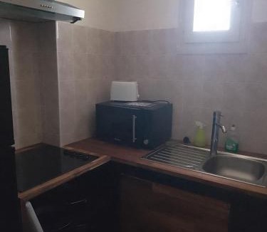 Pommevic Bed & Breakfast | Chez Yves , 200 m du canal , 7 min de Golfech , parking privé et gratuit , rangement vélo fermés