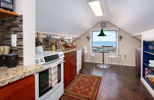 Port Angeles Apartment | Chez ZigZag: 2 Bdrm. Full Kitchen, Water/Mtn - Killer View, Sauna