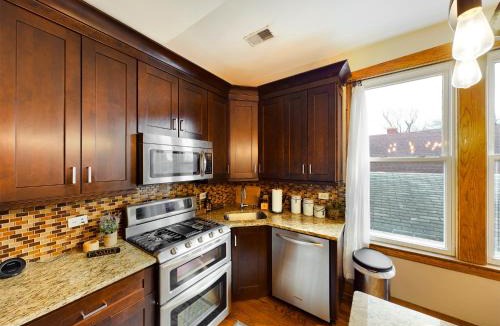 Berwyn Apartment | Chi-Town Hideout's