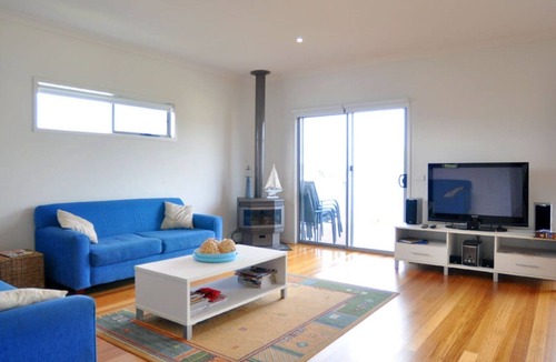 Inverloch House | Chiaro Villa - Surf Side