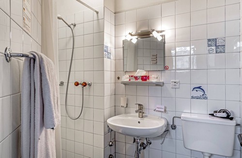 Pedrinate Apartment | Chiasso Apartments 201