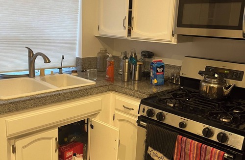 George Bush Park/Eldridge Apartment | Chic 1-BDRM Apt. with fitness RM and AC in vibrant Area-Pool community- Parking.