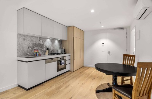 Southbank Apartment | Chic 1-Bed South Melbourne Unit with Pool & Gym