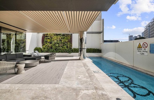 Southbank Apartment | Chic 1-Bed South Melbourne Unit with Pool & Gym