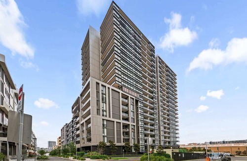 Wentworth Point Apartment | Chic 1-Bed with Pool by River, Ferry & Amenities