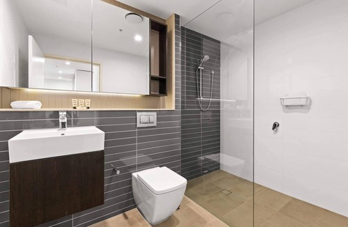 Wentworth Point Apartment | Chic 1-Bed with Pool by River, Ferry & Amenities