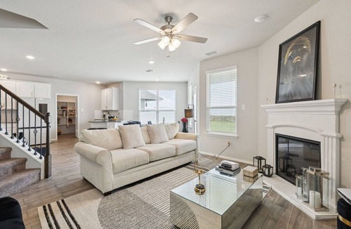 Lincoln Park House | Chic 1-bedroom in charming Providence Village with private bathroom