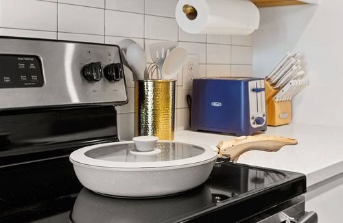 Downtown San Antonio Apartment | Chic 1-bedroom apartment in vibrant San Antonio with WiFi, fitness room