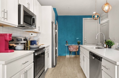 Downtown San Antonio Apartment | Chic 1-bedroom apartment in vibrant San Antonio with WiFi, fitness room