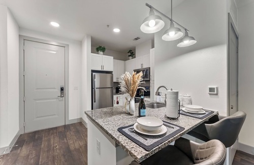 Addison Apartment | Chic 1-bedroom apartment in lovely Addison with fitness room, WiFi