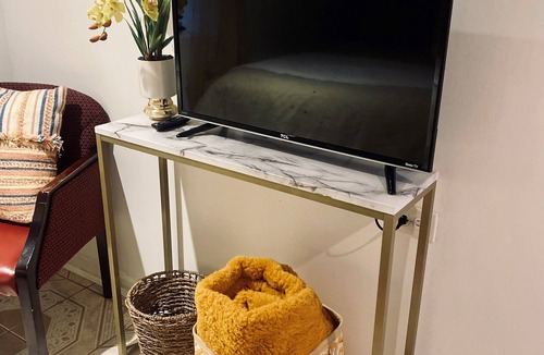 Heart of Chicago Apartment | Chic 1-bedroom apartment in phenomenal Chicago with WiFi, AC