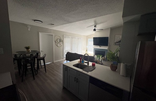 Dallas Apartment | Chic 1-bedroom apartment with AC, WiFi in awesome Dallas