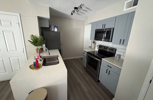 Dallas Apartment | Chic 1-bedroom apartment with AC, WiFi in awesome Dallas