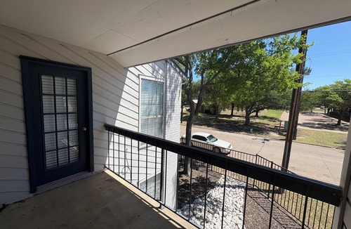 Dallas Apartment | Chic 1-bedroom apartment with AC, WiFi in awesome Dallas
