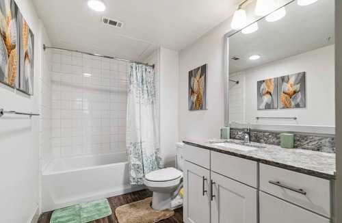 Legacy Park Apartment | Chic 1-bedroom apartment in fabulous Plano with AC, fitness room
