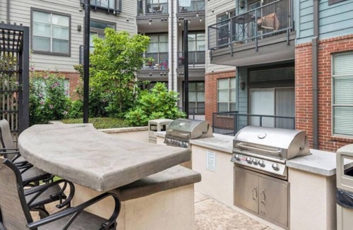 Deep Ellum Apartment | Chic 1-bedroom Luxe apartment with AC, fitness room in fabulous Downtown Dallas