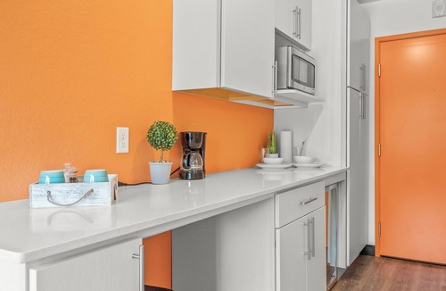 Cedar Falls Apartment | Chic 1-bedroom Micro Studio Apartment