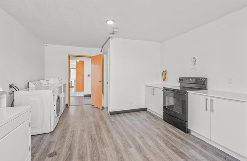 Cedar Falls Apartment | Chic 1-bedroom Micro Studio Apartment