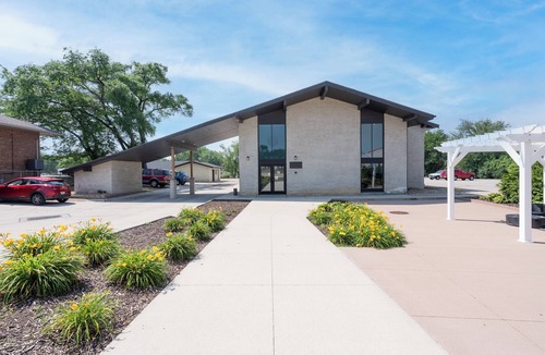 Cedar Falls Apartment | Chic 1-bedroom Micro Studio Apartment