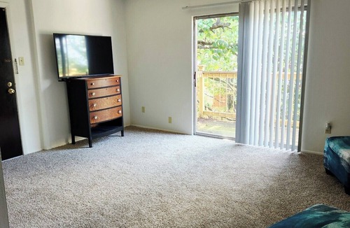 Overland Apartment | Chic 1-Bedroom near airport. Proceeds to STLCC Engineering Program Students