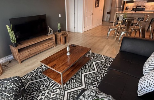 Plateau Apartment | Chic 1-Bedroom Suite near Downtown Quebec | Le Prisme