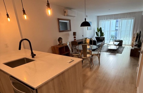 Plateau Apartment | Chic 1-Bedroom Suite near Downtown Quebec | Le Prisme