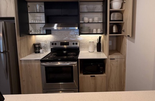 Plateau Apartment | Chic 1-Bedroom Suite near Downtown Quebec | Le Prisme