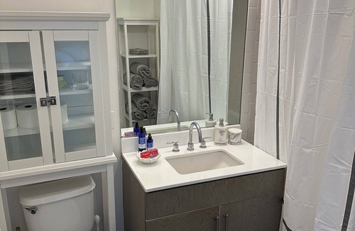 Arts District Apartment | Chic 1-bedroom with high ceiling, open plan,in beautiful arts district