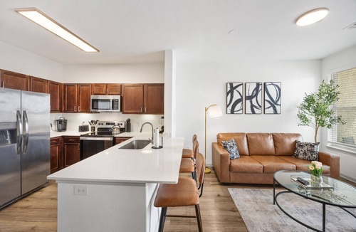 Frisco Apartment | Chic 1-BR Haven w/King Bed, Sofa bed, Pool, Gym in Prime Frisco