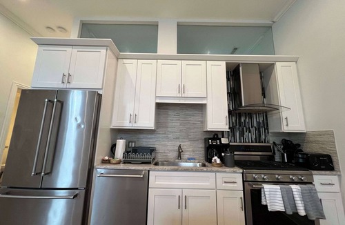 Near West Side Apartment | Chic 1 BR w Parking