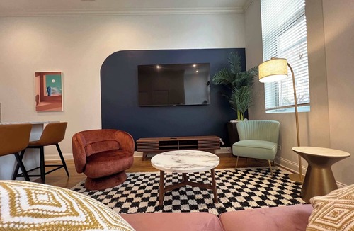 Near West Side Apartment | Chic 1 BR w Parking