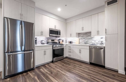 West Hollywood Bed & Breakfast | Chic 1BD in W Hollywood | Free Parking, Gym&Lounge