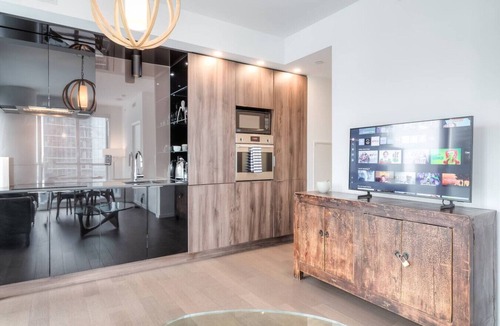 Financial District Condo | Chic 1BR Condo in Down Town w/Balcony Views