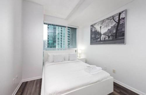 Fort York House | Chic 1BR Condo Lake and City Views plus Free Parking