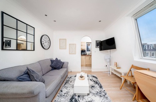 Courtfield Apartment | Chic 1BR Flat | Bright Kensington Escape