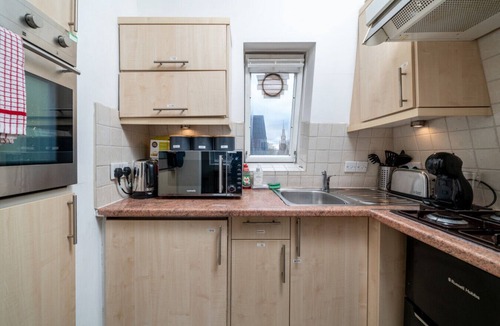 Courtfield Apartment | Chic 1BR Flat | Bright Kensington Escape