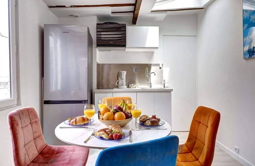 Bonne-Nouvelle Apartment | Chic 1BR Flat for 4 in Vibrant Montorgueil Area