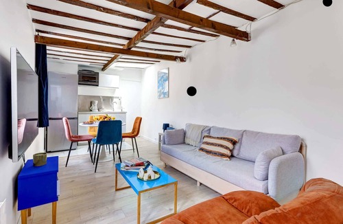 Bonne-Nouvelle Apartment | Chic 1BR Flat for 4 in Vibrant Montorgueil Area