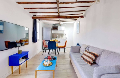 Bonne-Nouvelle Apartment | Chic 1BR Flat for 4 in Vibrant Montorgueil Area