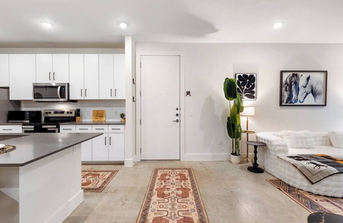Austin Apartment | Chic 1BR Getaway with Pool + Private Patio