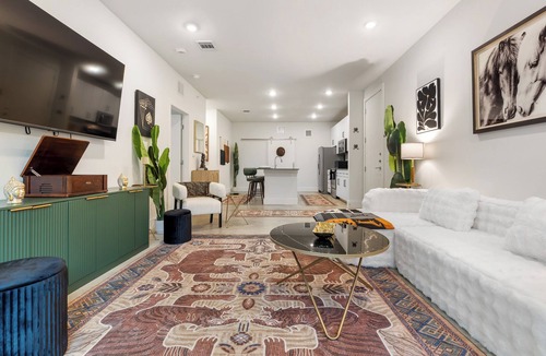 Austin Apartment | Chic 1BR Getaway with Pool + Private Patio