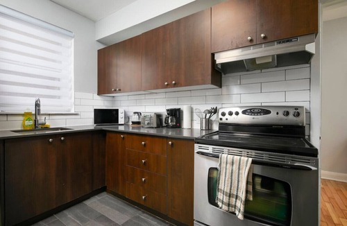 Cote-Des-Neiges—Notre-Dame-De-Grace Apartment | Chic 1BR Haven – Stylish & Cozy in MTL