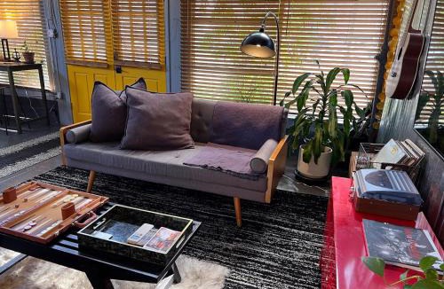 Algiers Point Hotel | Chic 1BR loft wking bed & full kitchen near ferry
