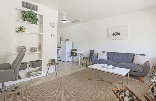 Governmental Mall Apartment | Chic 1BR, mins to ASU downtown Phoenix + Workspace