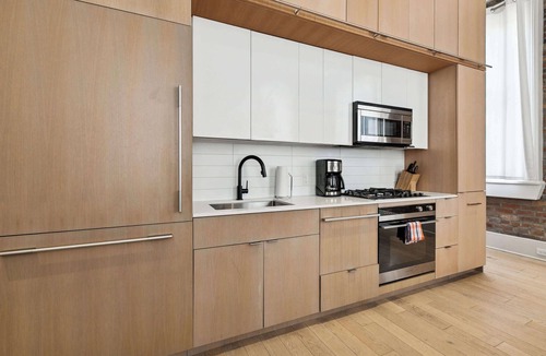 Tulane - Gravier Apartment | Chic 1BR Near Downtown | Parking and Gym Included